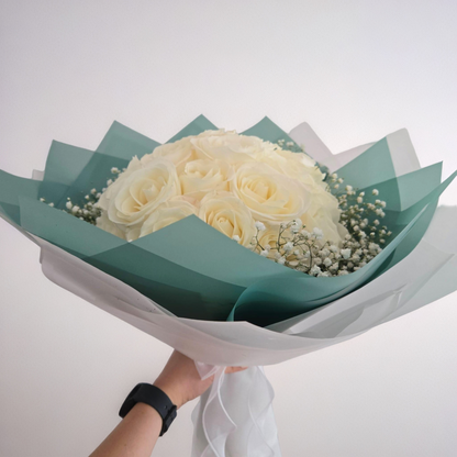 Amour Bloom Medium- Bouquet - Fresh Roses - Flowers Last Ten Days